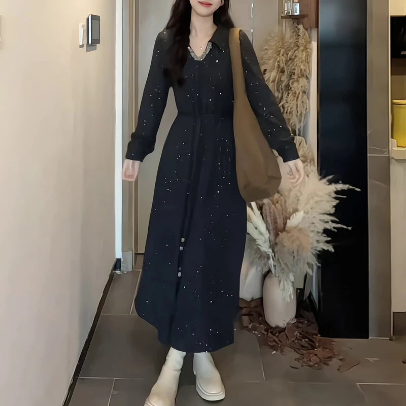 2025秋季新款休闲风法式V领长袖连衣裙设计感气质时尚翻领长裙子