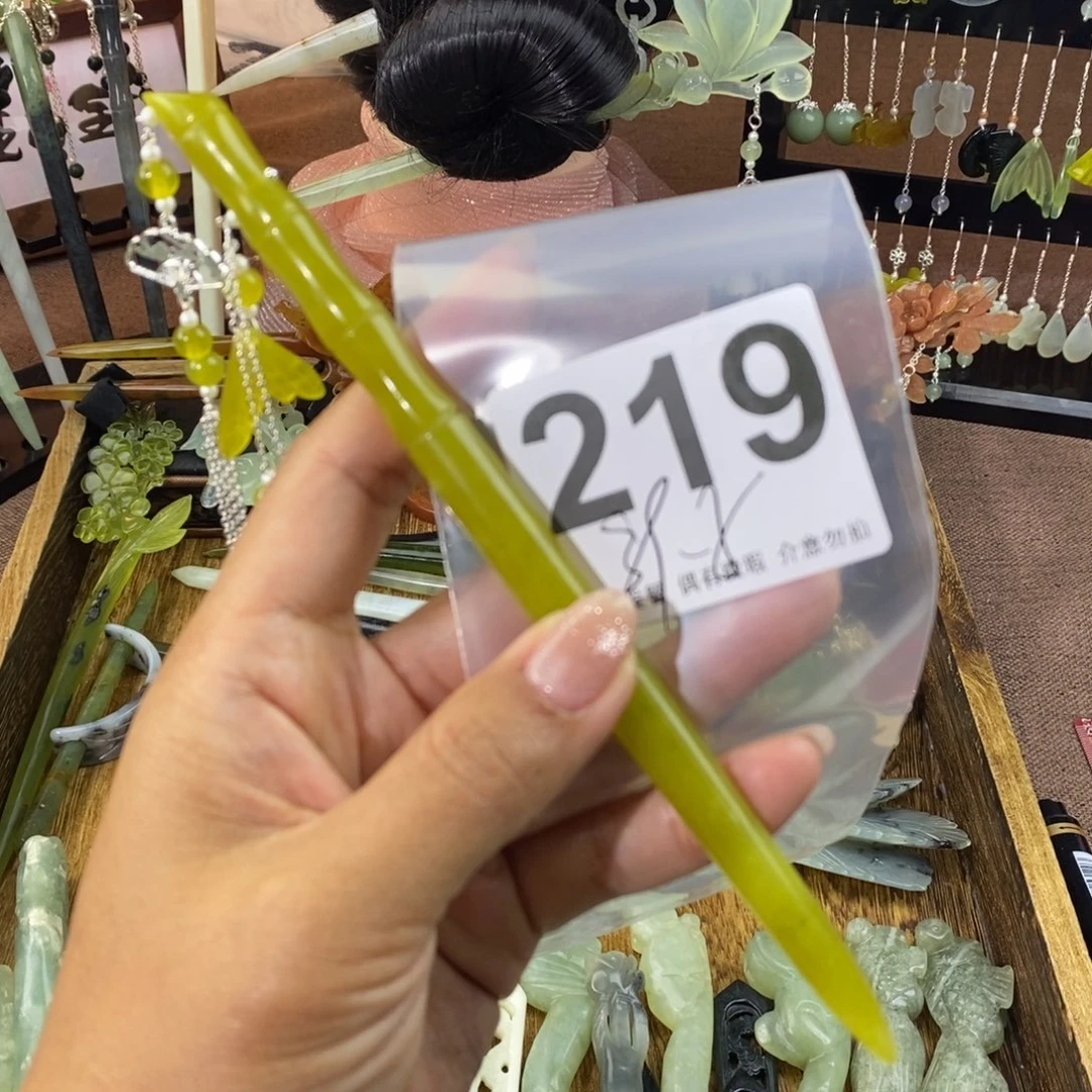 蛇纹石玉发饰未镶嵌梅*笑