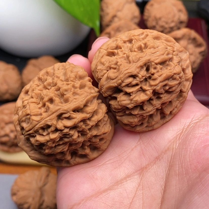 【闪购商品】文玩核桃把件南江