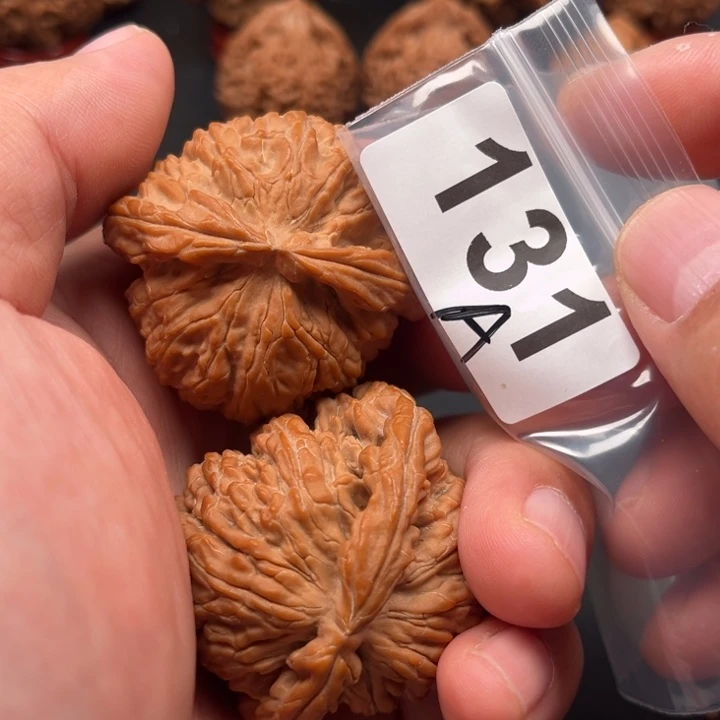 把件桃核白狮子47