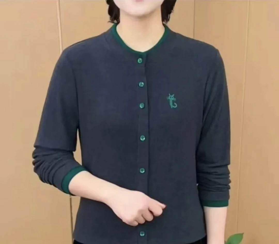 2025秋冬新款圆领纽扣刺绣长袖套头打底衫中老年女装洋气妈妈气质