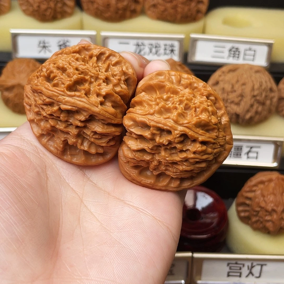 文玩核桃吊坠三角白47尺659