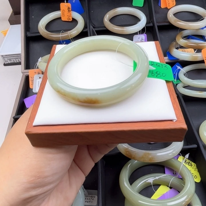 未镶嵌手镯和田玉七月