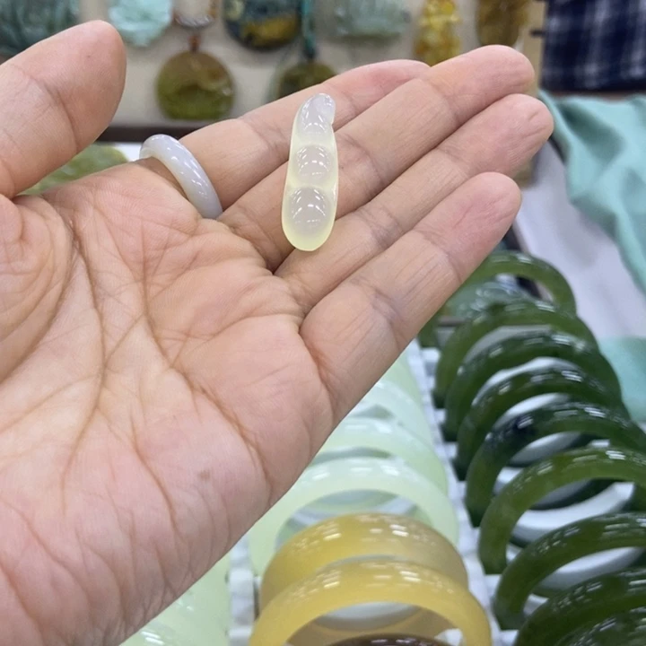 岫玉未镶嵌岫玉圆镯