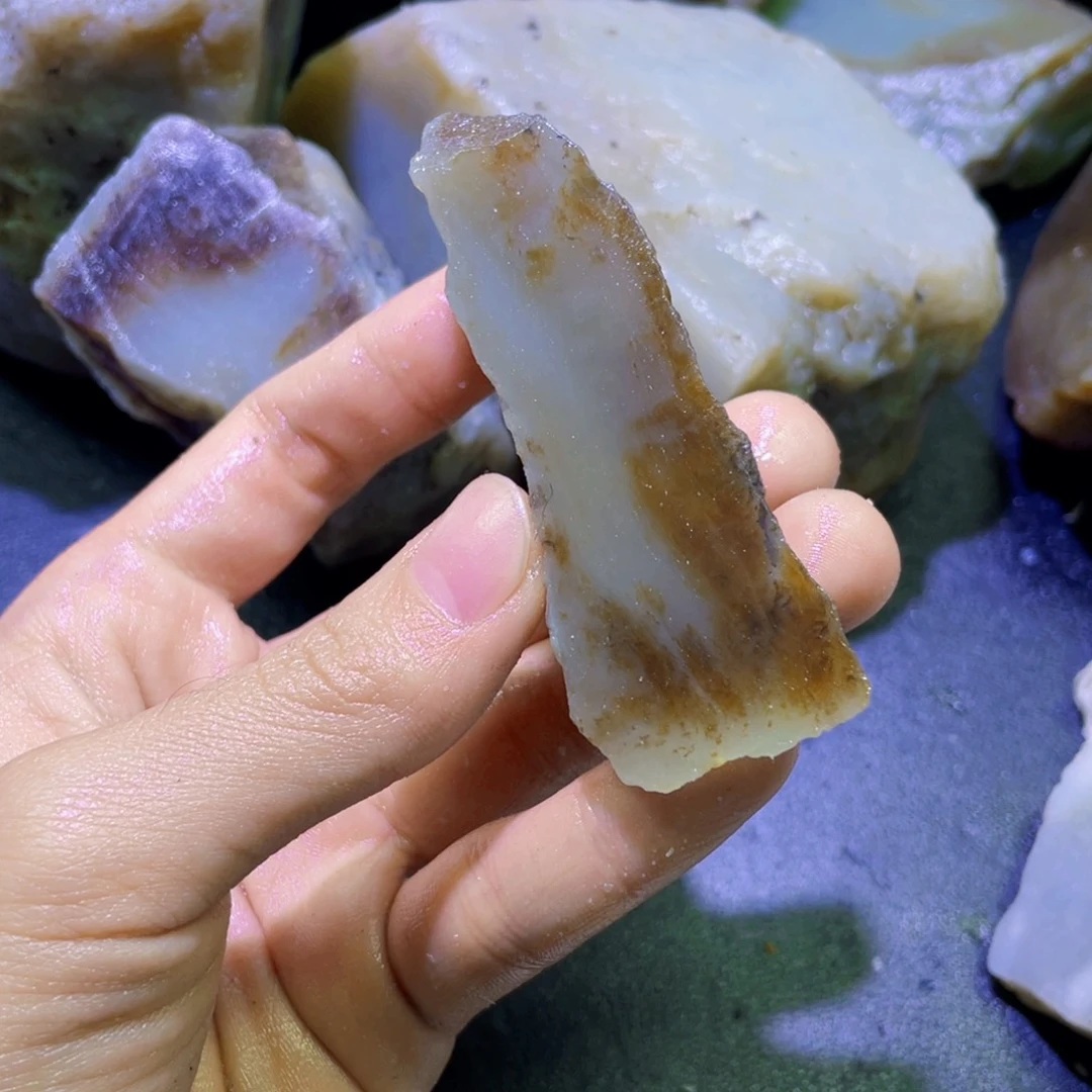 和田玉未镶嵌珠宝半成品