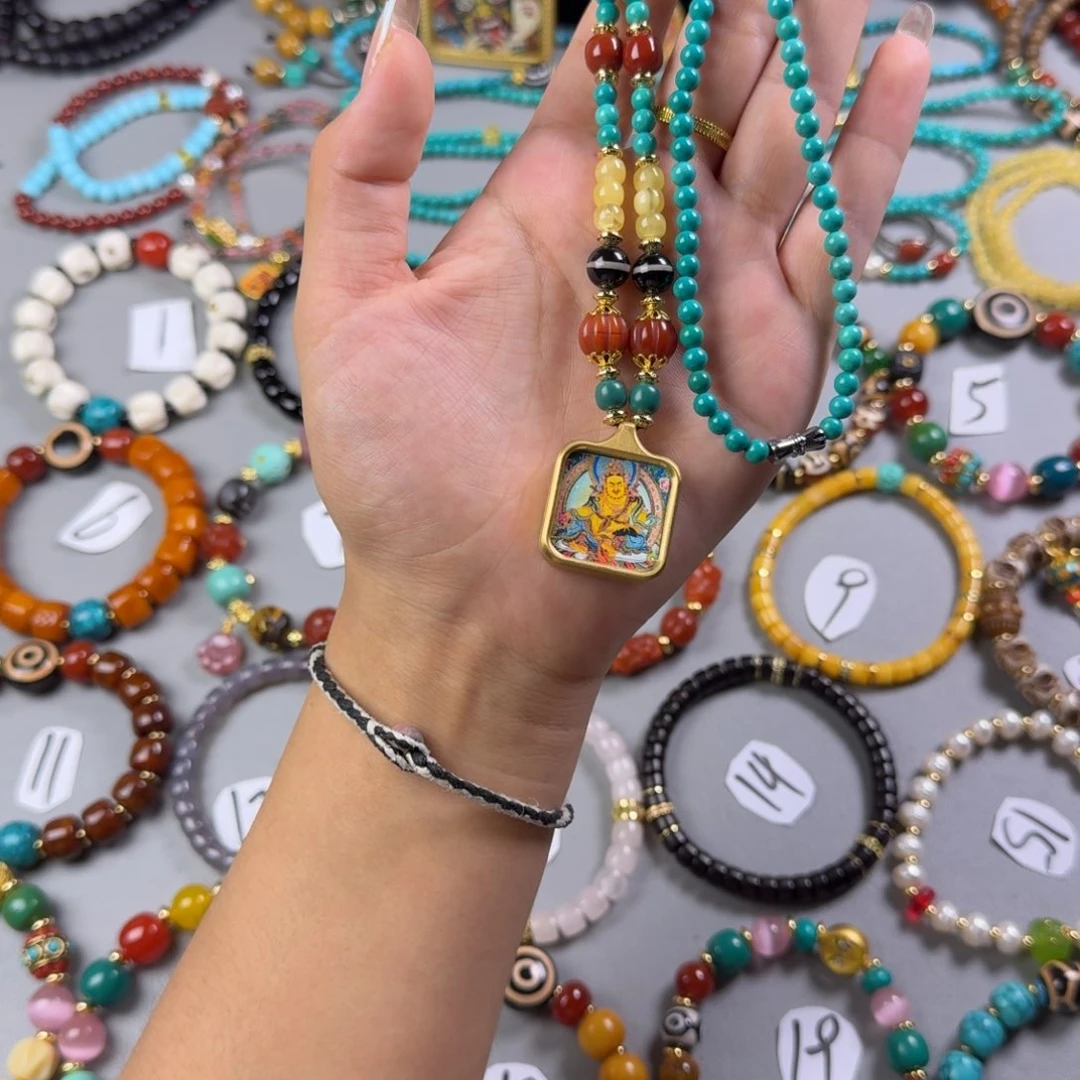 轻***魏松松材质链子黄老爷唐卡