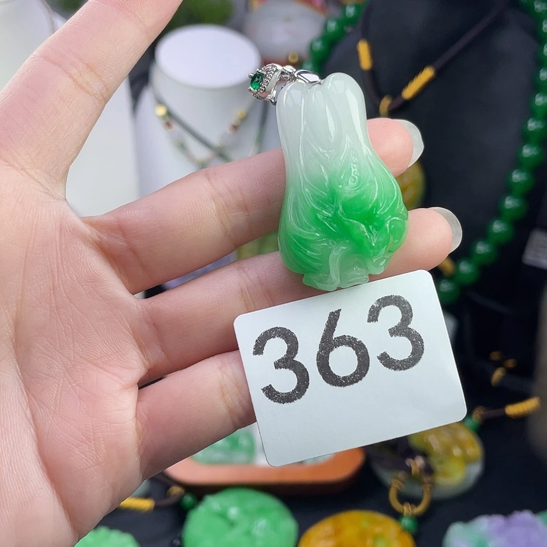 翡翠未镶嵌吊坠(赠链)