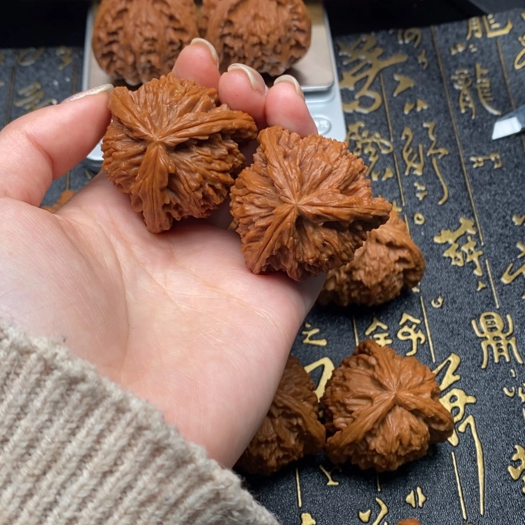 阳***.文玩核桃吊坠Q111111111