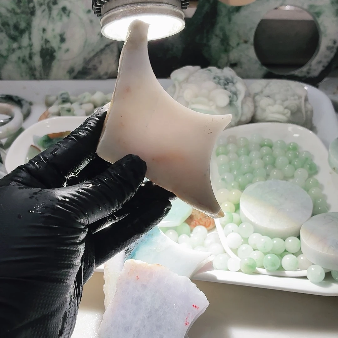 翡翠未镶嵌颈饰边角料