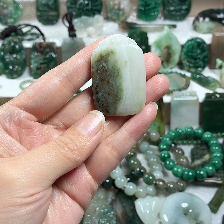 独山玉未镶嵌吊坠