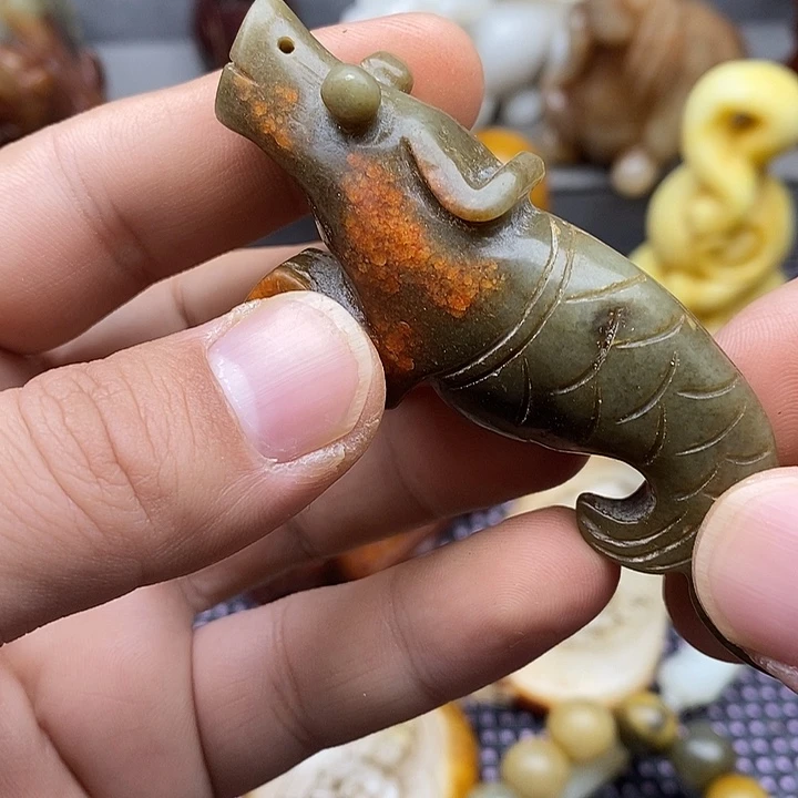 未镶嵌蛇纹石玉颈饰