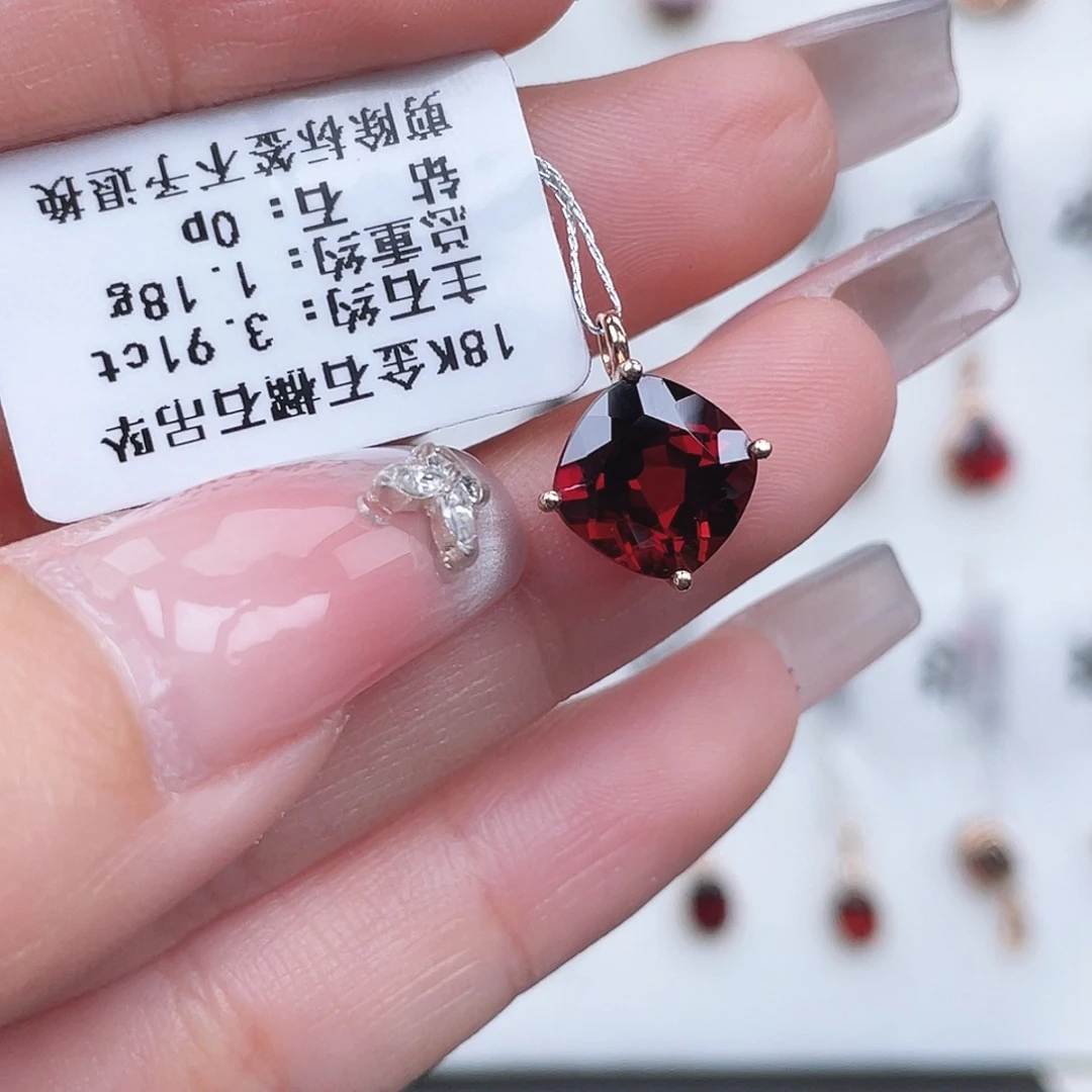 18K金镶嵌吊坠(不含链)石榴石