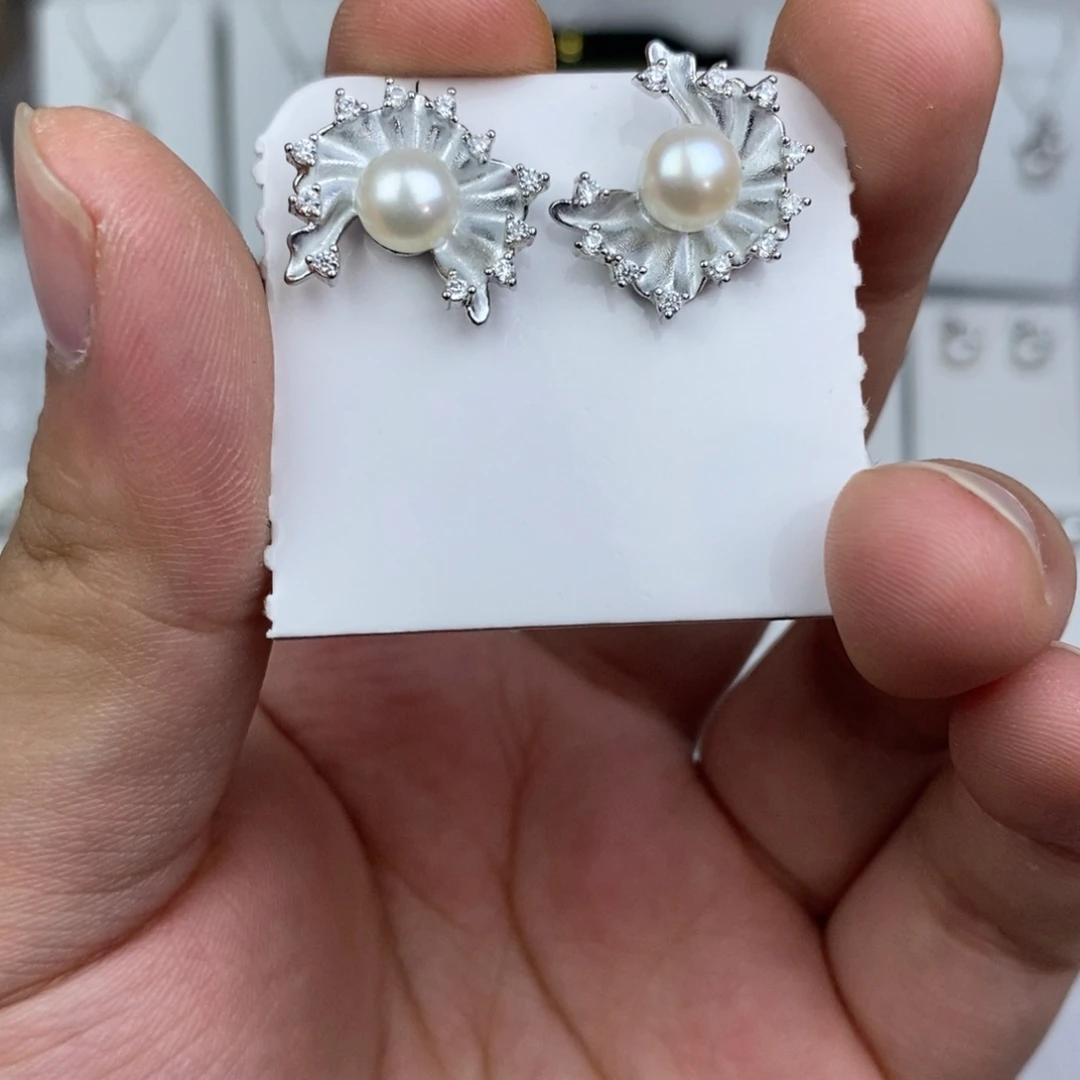 淡水珍珠耳饰未镶嵌