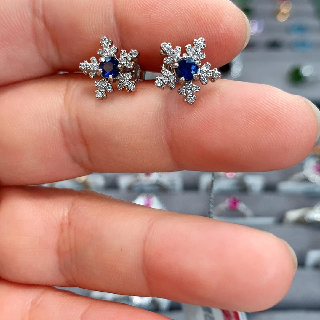 耳钉蓝宝石18K金镶嵌