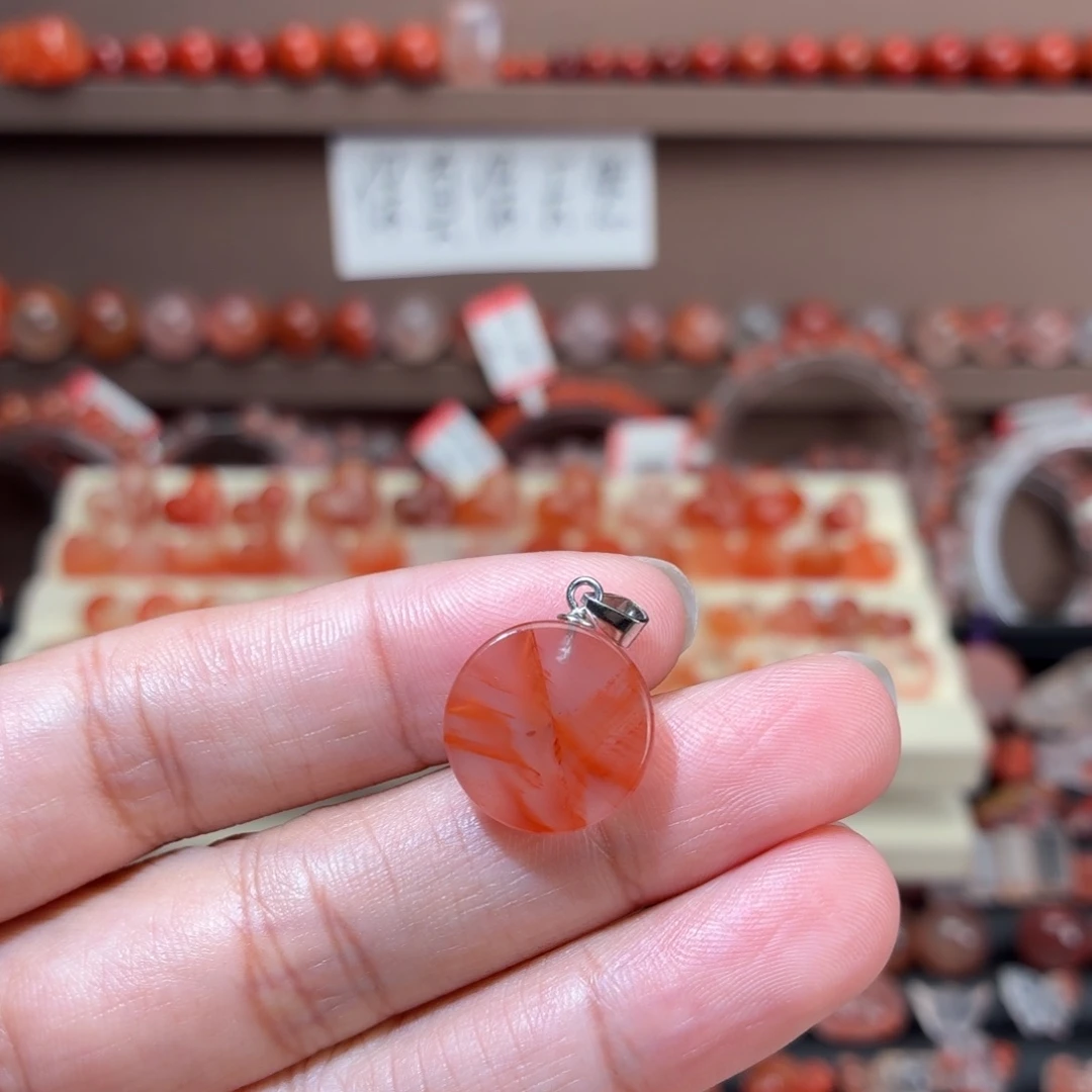 南红玛瑙未镶嵌川料圆牌吊坠15+