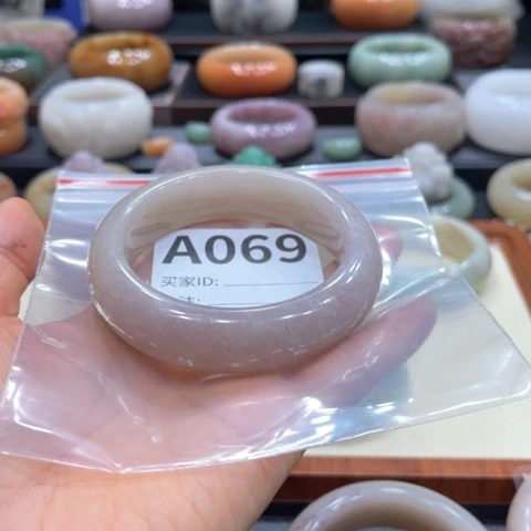 未镶嵌手镯石英质玉