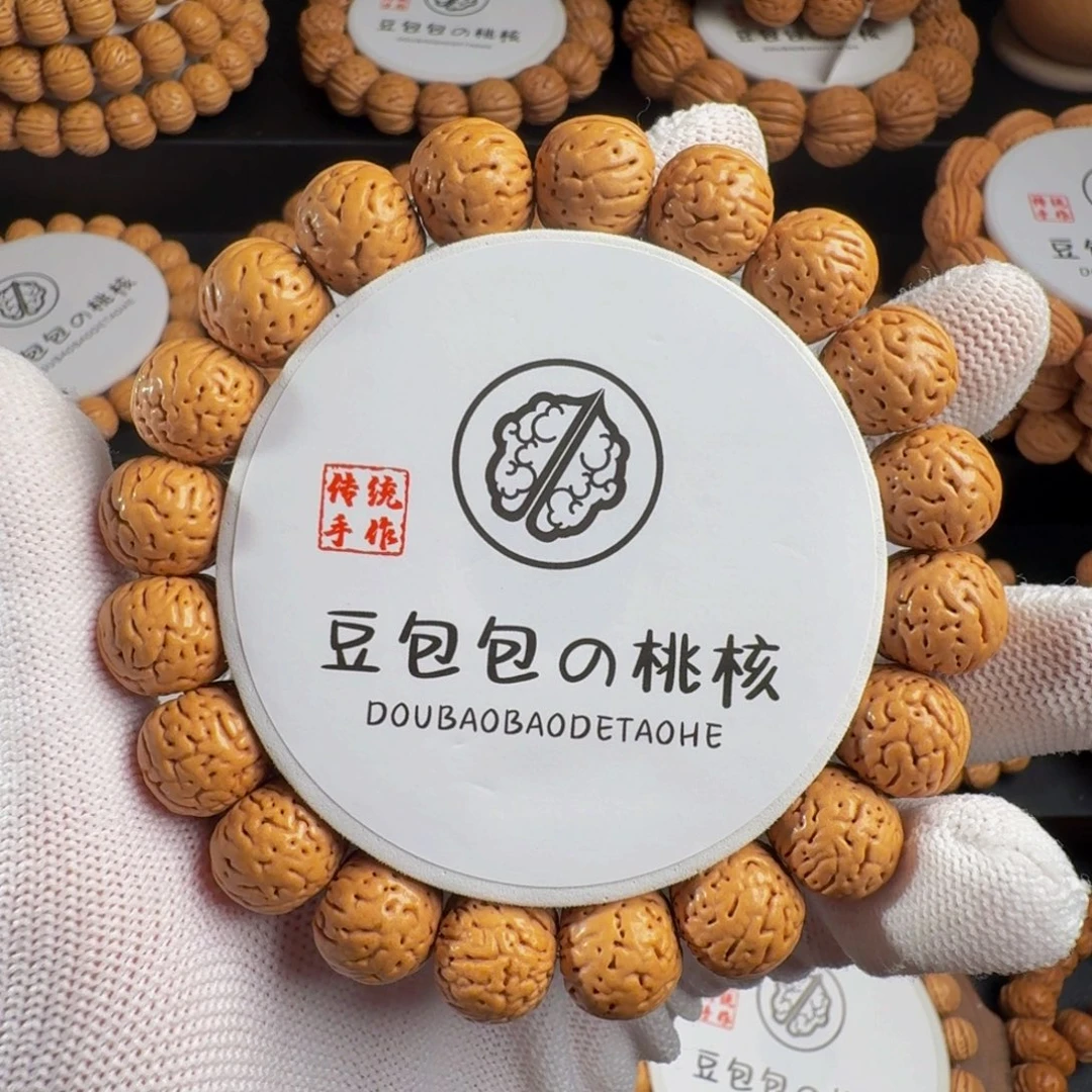 探***者桃核吊坠15左右老树金丹