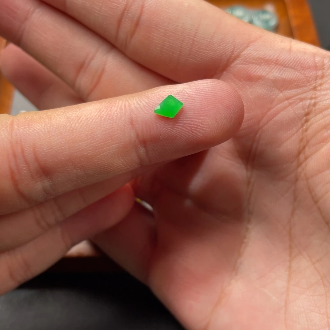 翡翠未镶嵌挂件翡翠