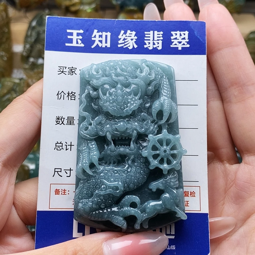 翡翠未镶嵌颈饰龙牌