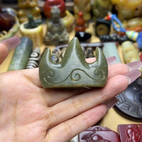 蛇纹石玉未镶嵌颈饰