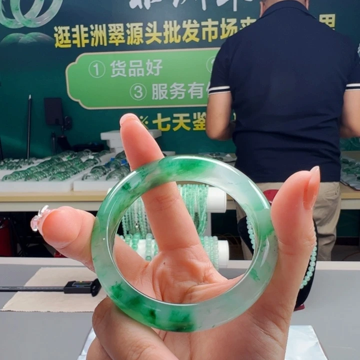 石英质玉手镯合金能****?