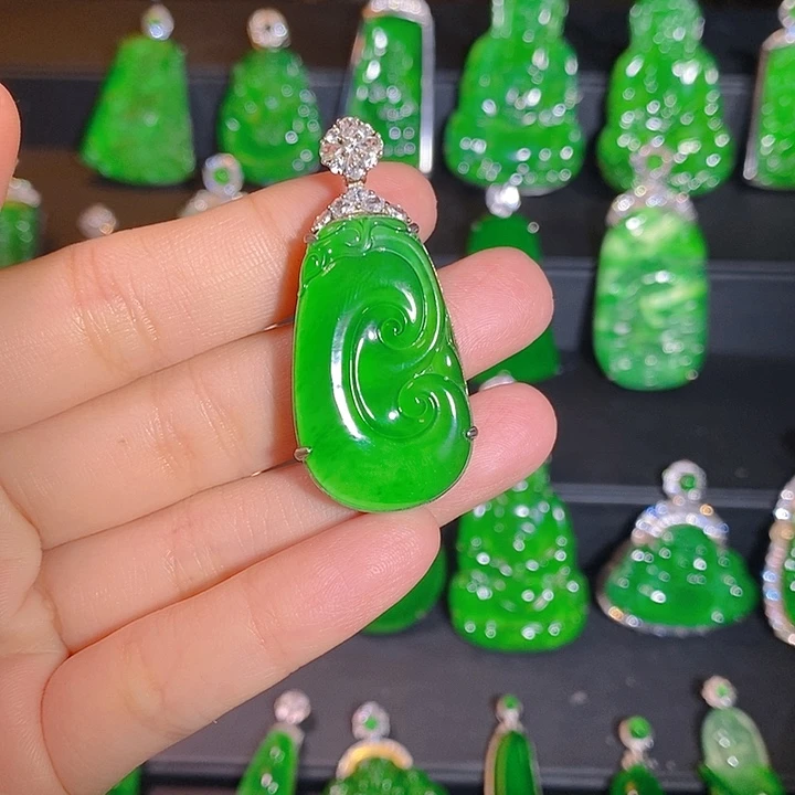 翡翠银S925镶嵌颈饰是