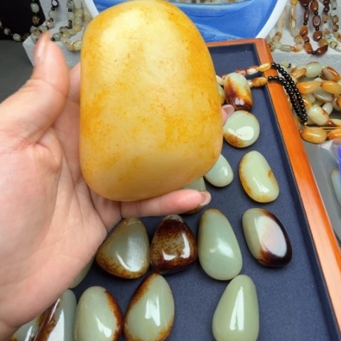 和田玉颈饰未镶嵌荒****田