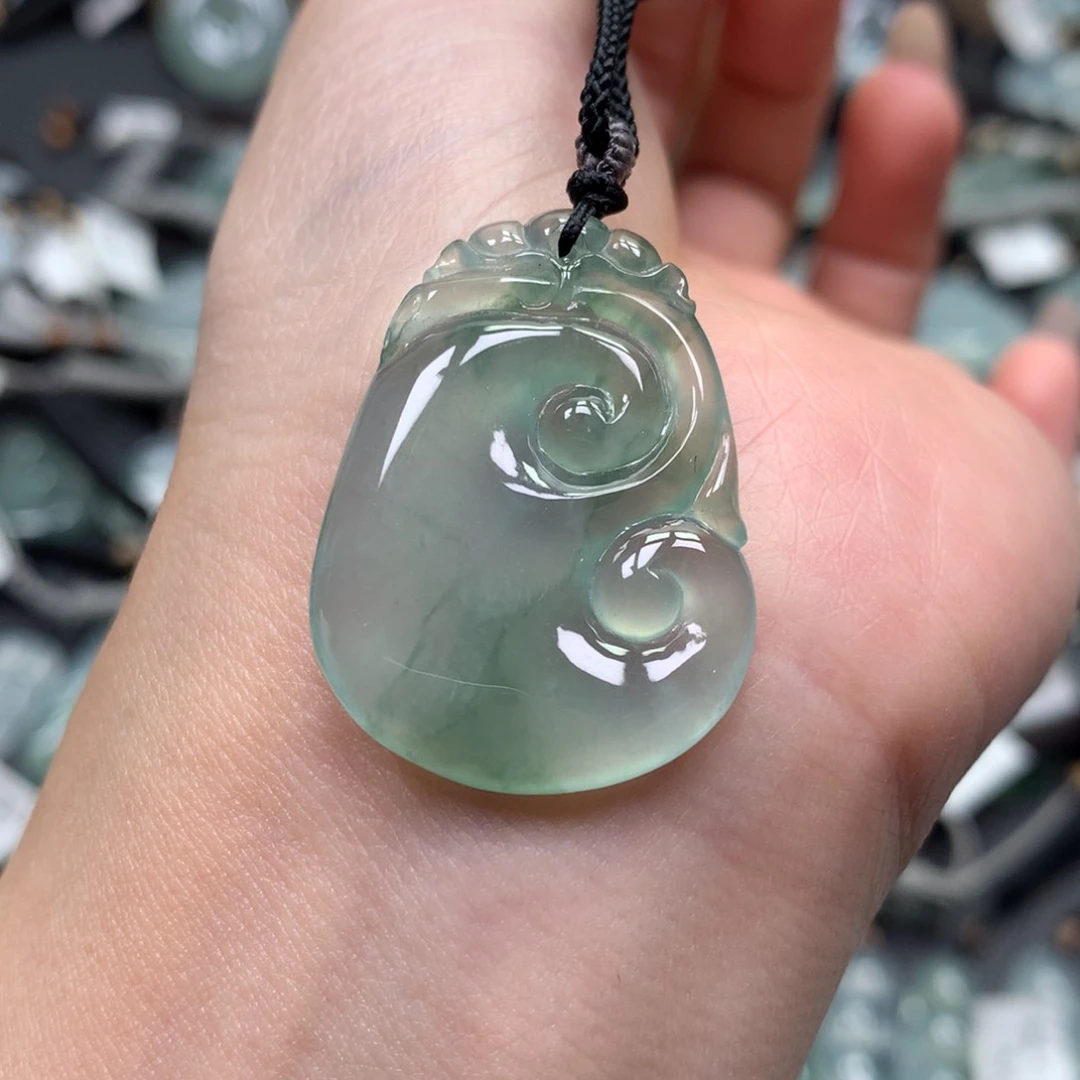 翡翠颈饰未镶嵌如意