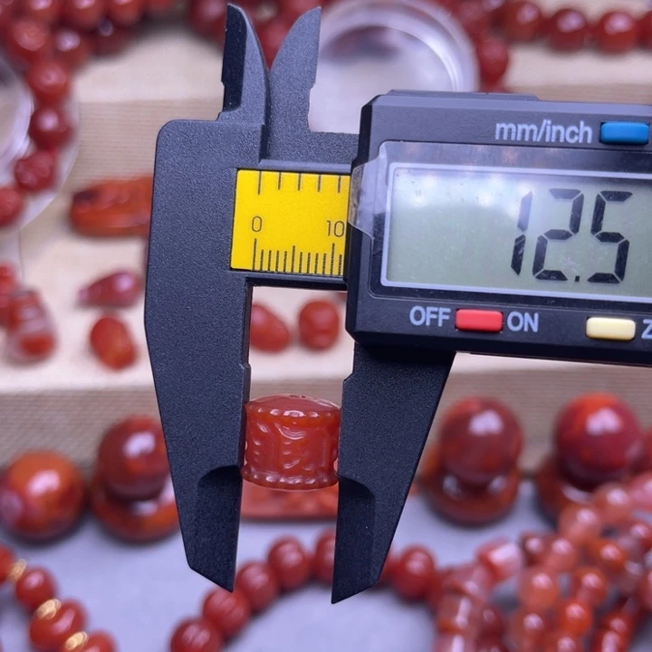 南红玛瑙未镶嵌颈饰六字真言