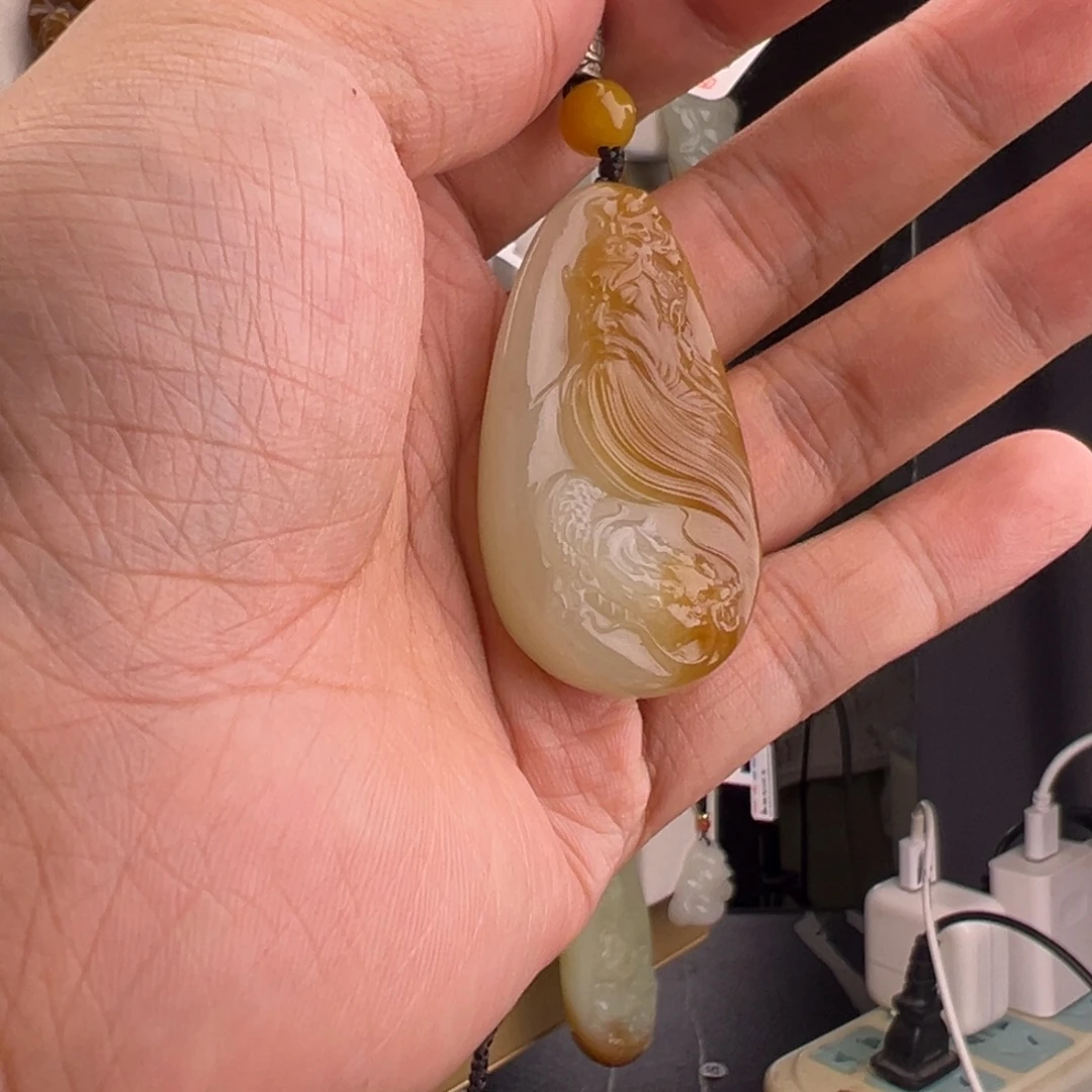 予***辰和田玉（糖玉）未镶嵌颈饰