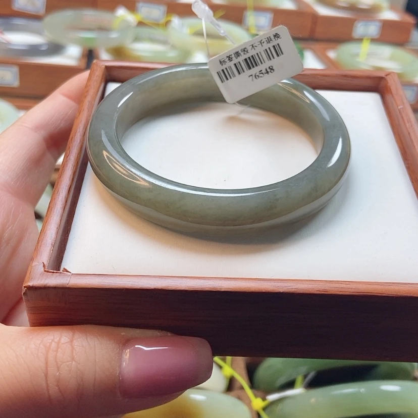 【闪购商品】和田玉手镯未镶嵌55