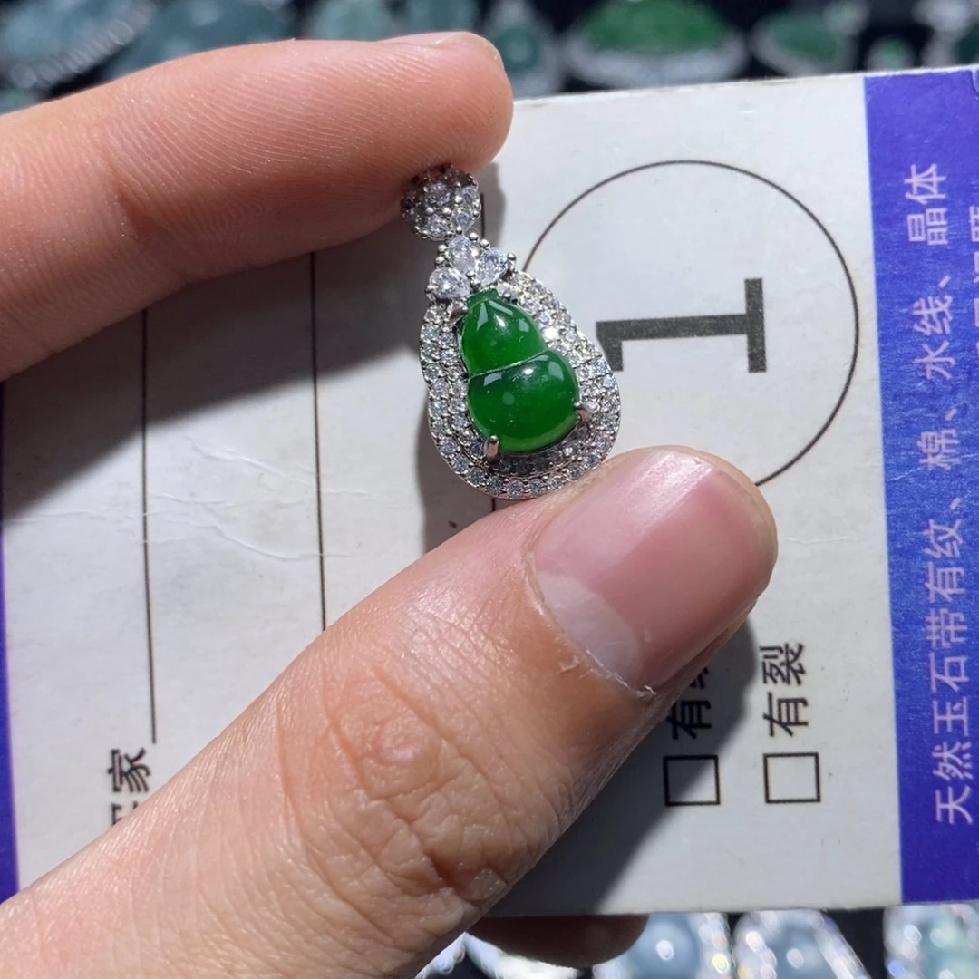 翡翠未镶嵌颈饰翡翠