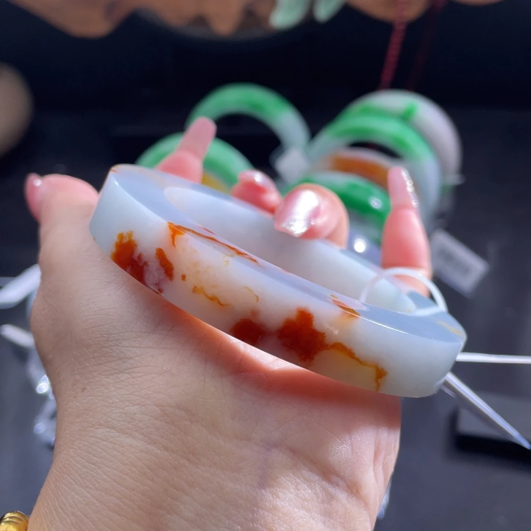 未镶嵌翡翠手镯定制翡翠