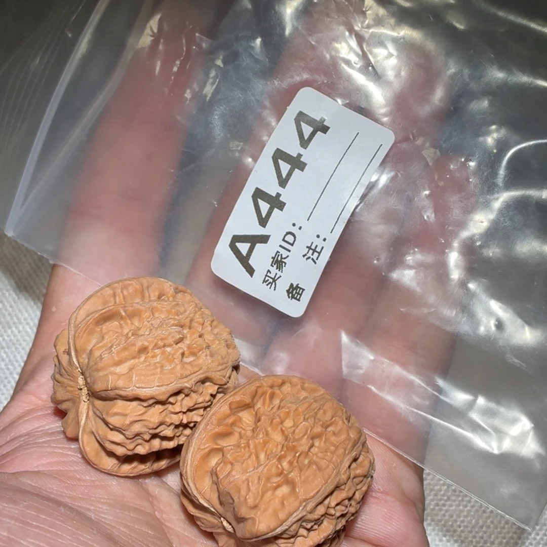 文玩核桃吊坠白狮子444