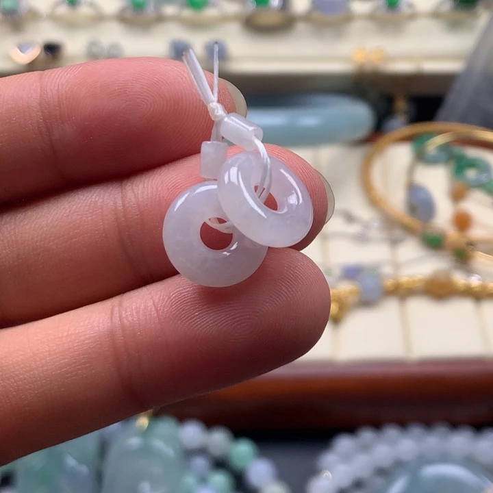 翡翠未镶嵌颈饰甜甜圈