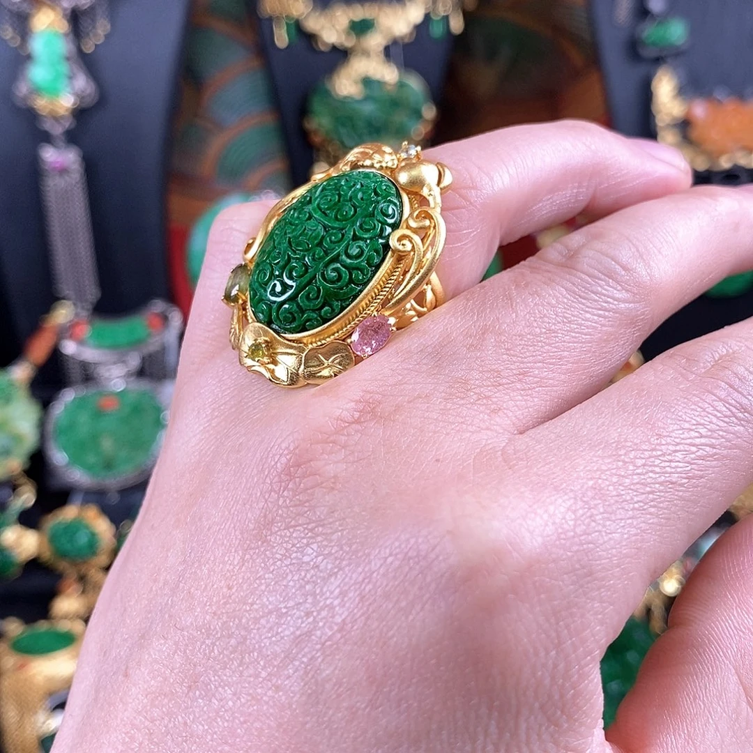 翡翠未镶嵌吊坠(赠链)