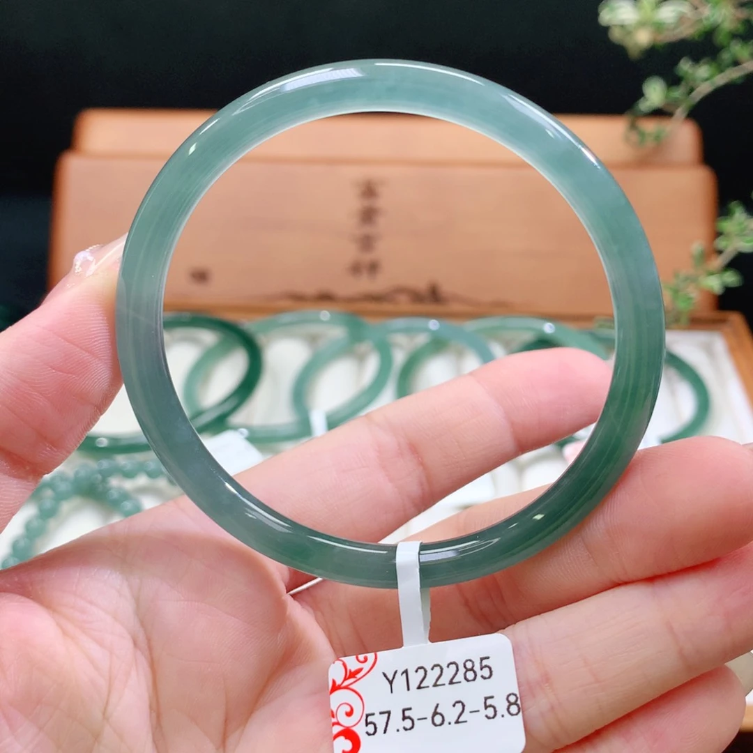 翡翠手镯未镶嵌天然