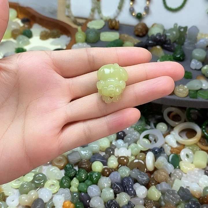 未镶嵌和田玉挂件A*姐