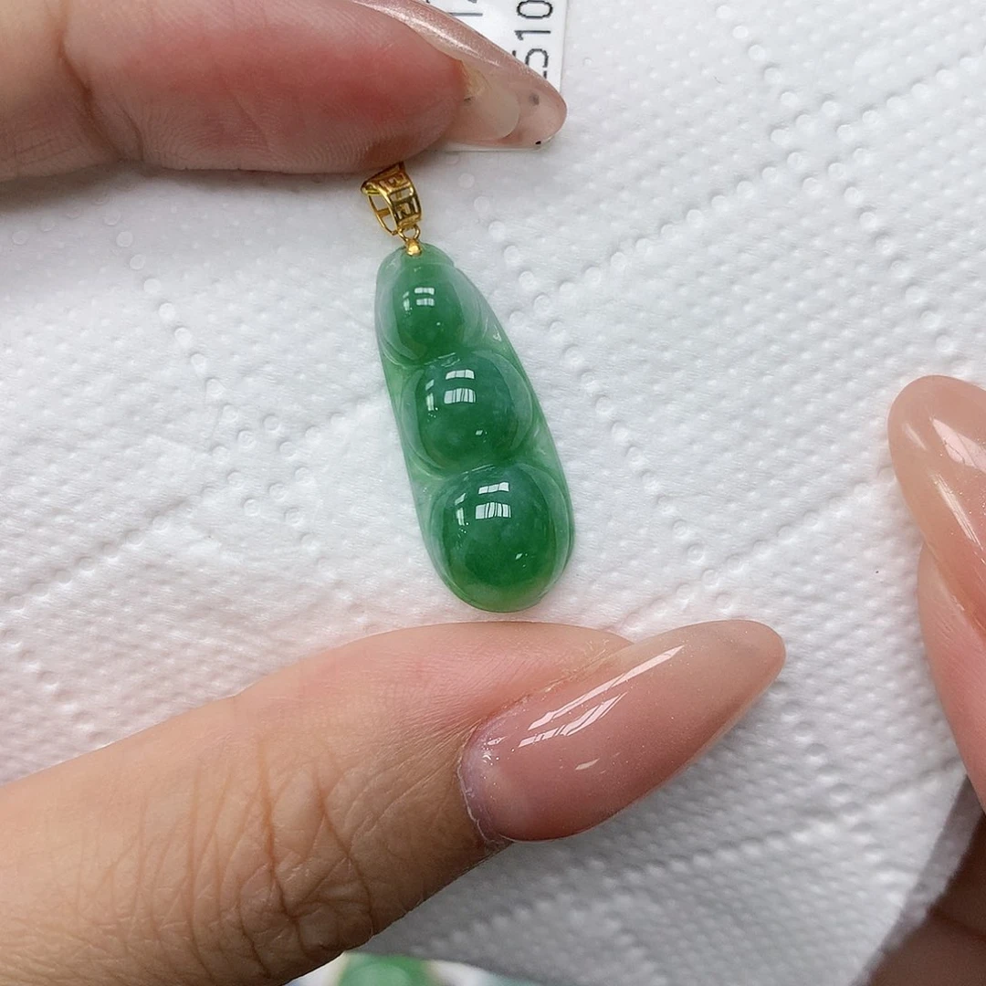 颈饰18K金镶嵌翡翠