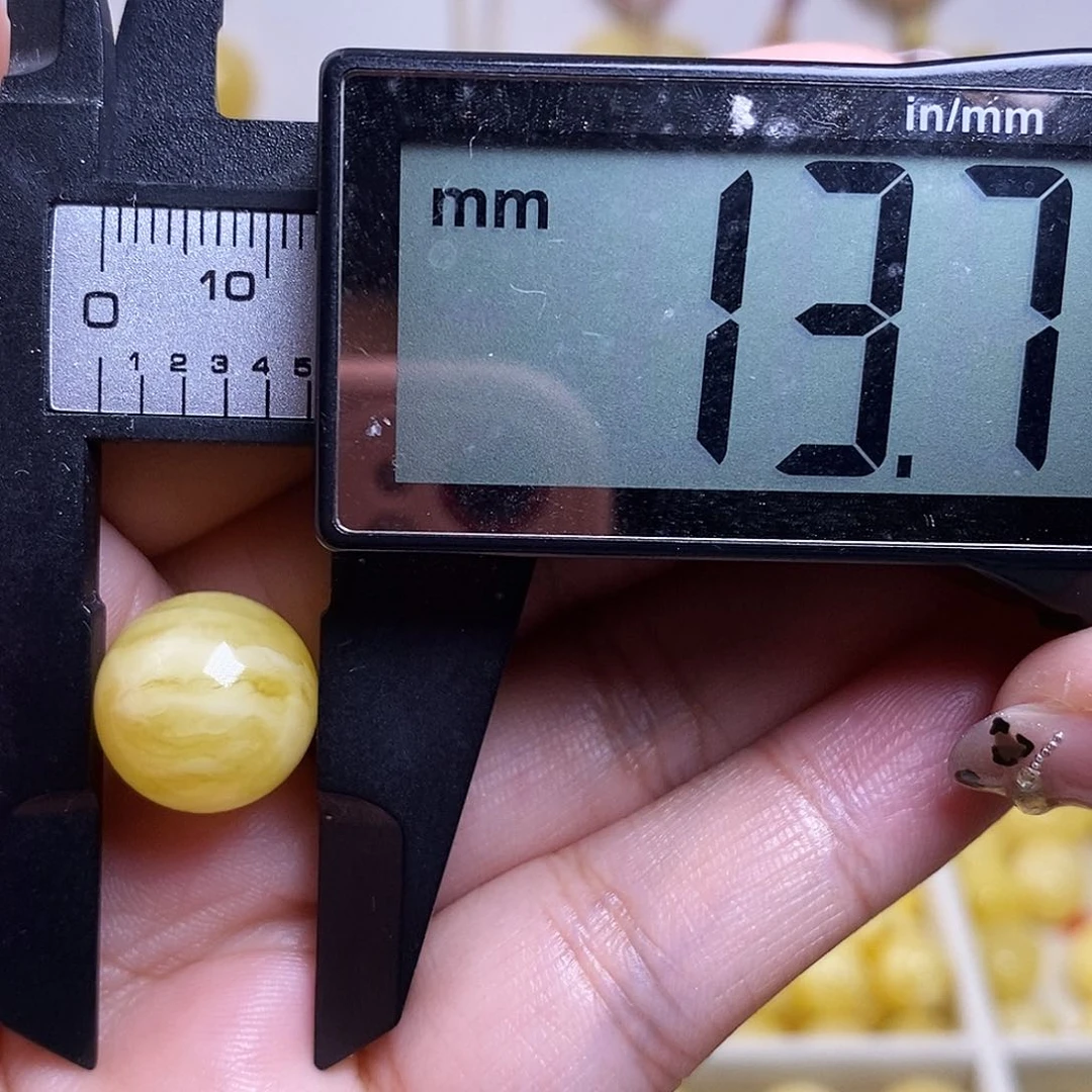 裸石琥珀未镶嵌利****馆蜜蜡圆珠