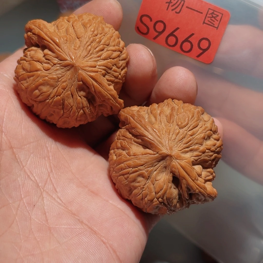 文玩核桃把件绣球
