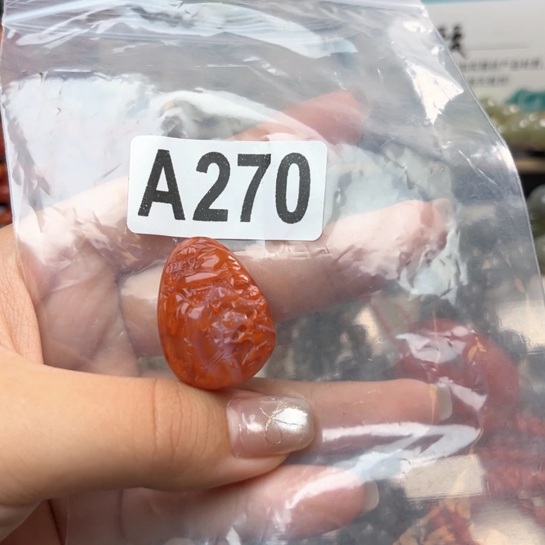 未镶嵌南红玛瑙珠宝奇石锦*?
