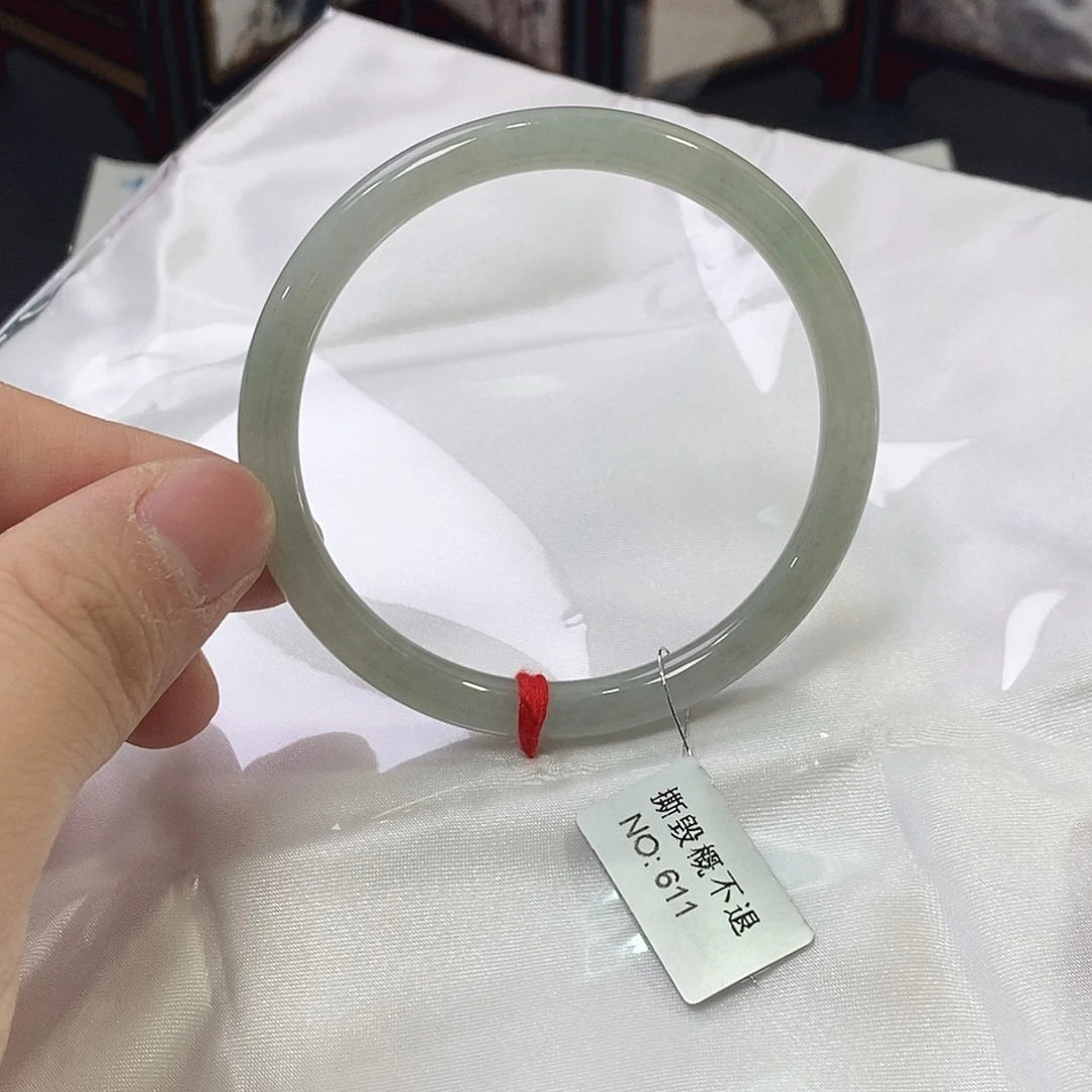 翡翠未镶嵌手镯（圆镯）