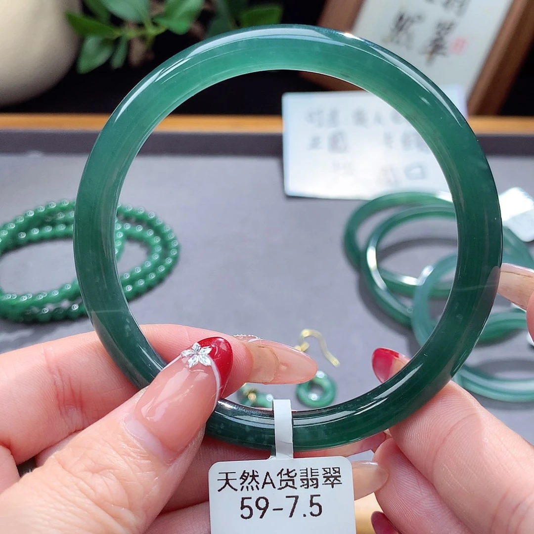 翡翠手镯（圆镯）未镶嵌