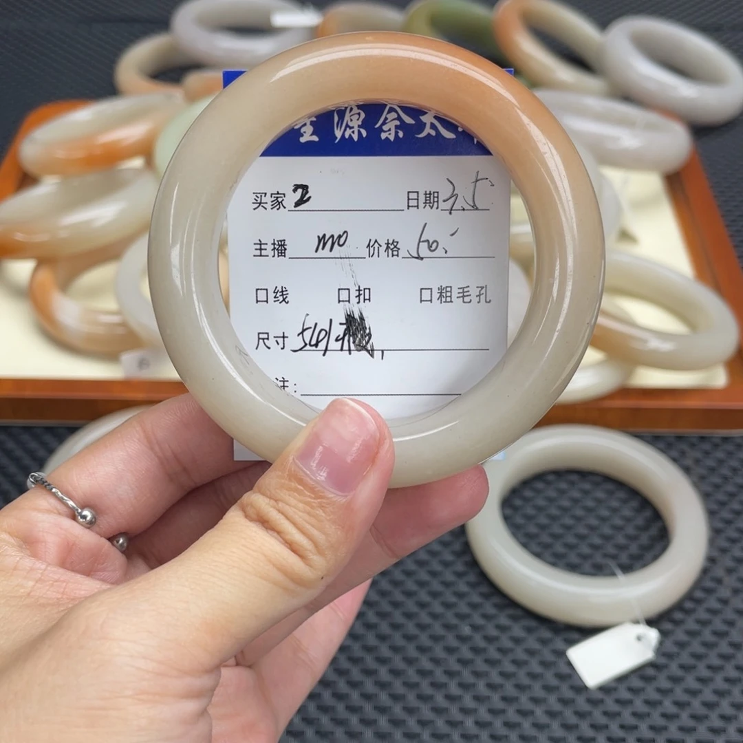 石英质玉手镯未镶嵌