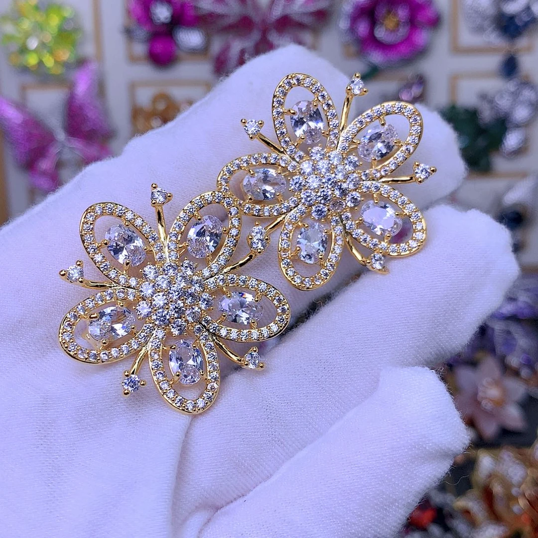 合成立方氧化锆铜胸针2个