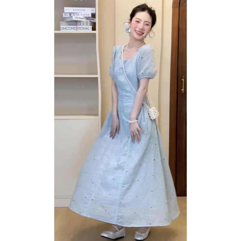 法式镂空薄荷沁蓝短袖连衣裙女2025新款高级感气质显瘦方领