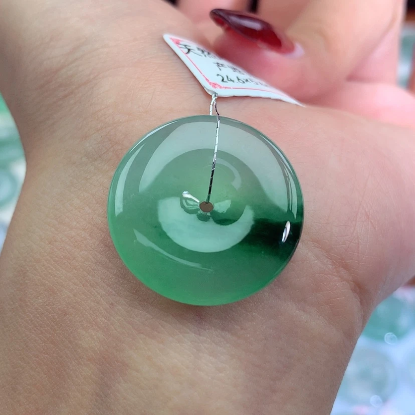 【闪购商品】翡翠吊坠(不含链)未镶嵌