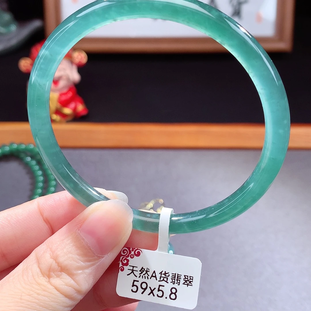 未镶嵌手镯（圆镯）翡翠