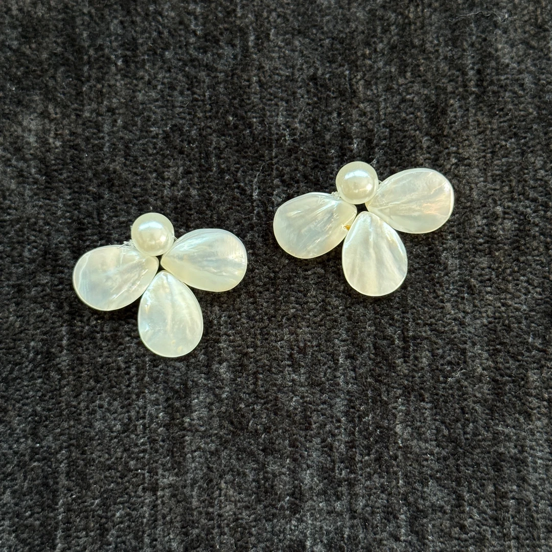 合金贝壳耳饰 绚烂贝壳三叶草耳钉白色简约气质时尚百搭